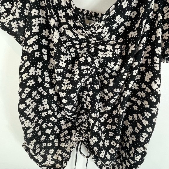 H & M Black And White Floral Smocked Crop Top Size Large - Picture 3 of 9
